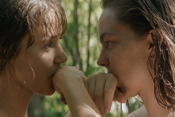 RECENSIE: LITTLE TROUBLE GIRLS