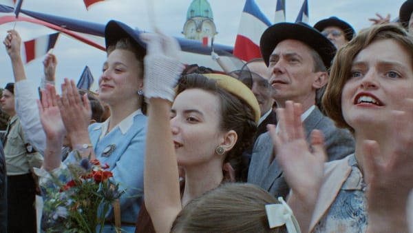 RECENSIE: NOTRE SALUT